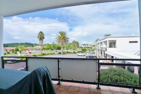 Photo of property in 6/372 Rosedale Road, Rosedale, Auckland, 0632