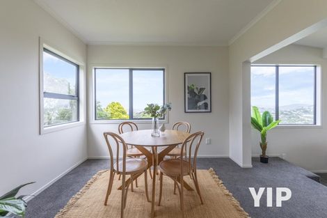 Photo of property in 4 Chapman Street, Newlands, Wellington, 6037