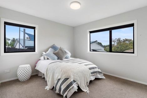 Photo of property in 74 Sunset Road, Unsworth Heights, Auckland, 0632