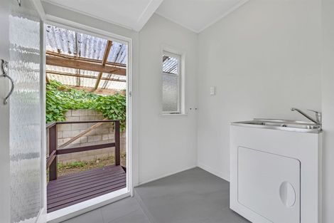 Photo of property in 1/11 Glenfern Road, Mellons Bay, Auckland, 2014