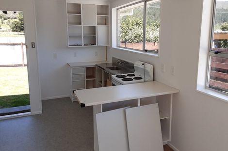 Photo of property in 2/306 Wellington Road, Wainuiomata, Lower Hutt, 5014