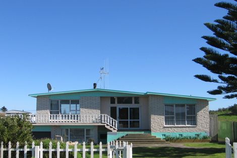 Photo of property in 10 Kennedy Street, Foxton Beach, Foxton, 4815