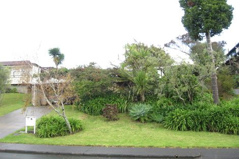 Photo of property in 14 Mcmillan Place, Mellons Bay, Auckland, 2014