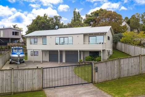 Photo of property in 14 Woodhouse Place, West Harbour, Auckland, 0618