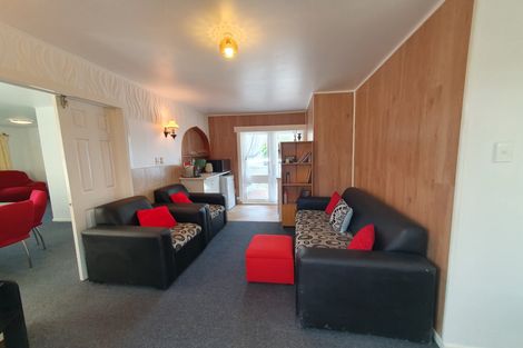 Photo of property in 15 Cargill Street, Papakura, 2110