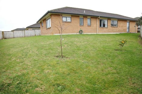 Photo of property in 22 Ashmere Lane, Weymouth, Auckland, 2103