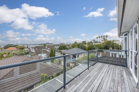 Photo of property in 386 Lake Road, Takapuna, Auckland, 0622