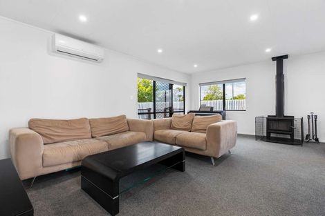 Photo of property in 2/8 Celmisia Place, Weymouth, Auckland, 2103