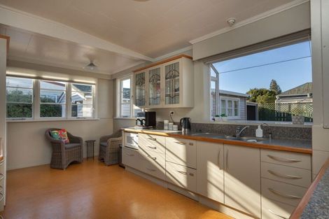 Photo of property in 24 Chamberlain Street, Dannevirke, 4930