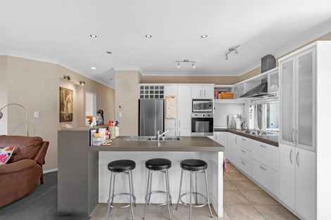 Photo of property in 48 Aberdeen Crescent, Wattle Downs, Auckland, 2103