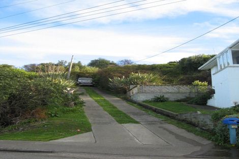 Photo of property in 80 Marine Parade, Bluff, 9814