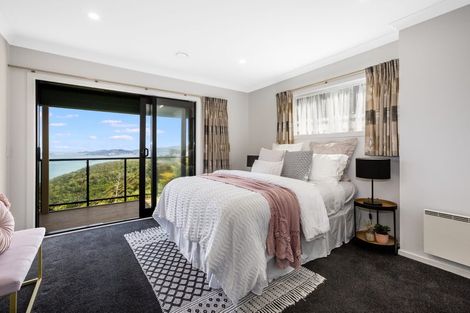 Photo of property in 6a Tamworth Crescent, Newlands, Wellington, 6037