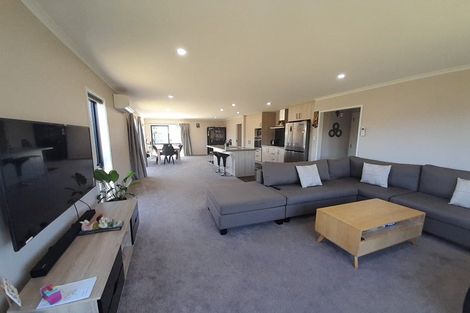 Photo of property in 48 Te Kaeaea Crescent, Wallaceville, Upper Hutt, 5018