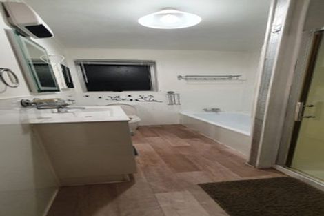 Photo of property in 34 Chislehurst Street, Henderson, Auckland, 0612