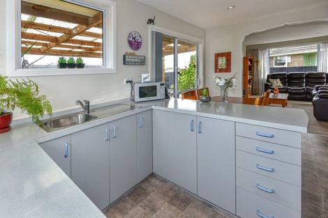 Photo of property in 35 Woodgrove Avenue, North New Brighton, Christchurch, 8083