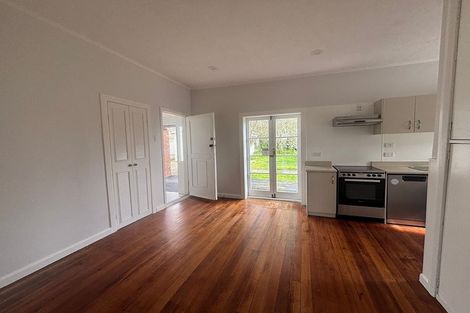 Photo of property in 31 Jackson Street, College Estate, Whanganui, 4500