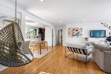 Photo of property in 121a Oceanview Road, Mount Maunganui, 3116