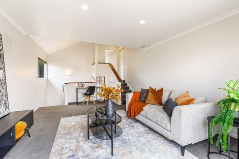 Photo of property in 7 Landmark Drive, Te Atatu Peninsula, Auckland, 0610