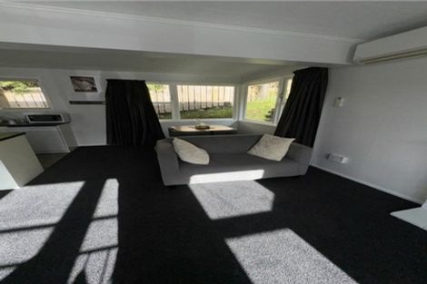 Photo of property in 11 Innes Way, Newlands, Wellington, 6037