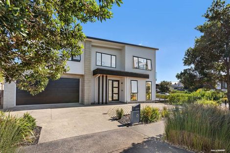 Photo of property in 13 Caldera Drive, Long Bay, Auckland, 0630