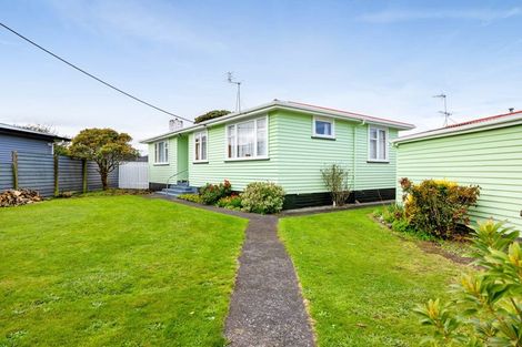 Photo of property in 10 Bone Crescent, Hawera, 4610