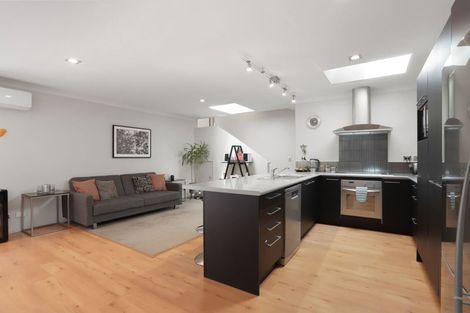 Photo of property in 7 Oratia Drive, Glen Eden, Auckland, 0602