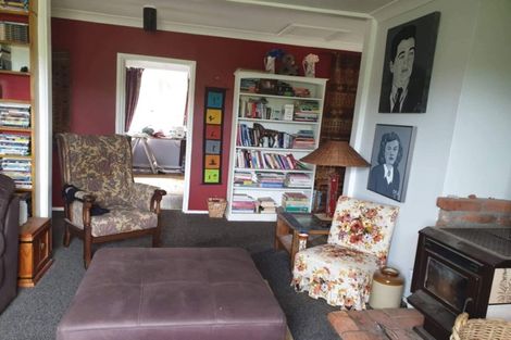 Photo of property in 240 Bridge Street, Eltham, 4322