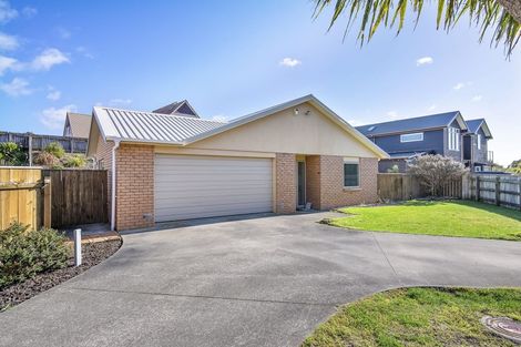 Photo of property in 21 Matuku Place, Paraparaumu Beach, Paraparaumu, 5032