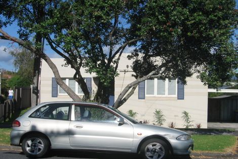 Photo of property in 3/10 Reid Road, New Lynn, Auckland, 0600