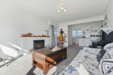 Photo of property in 16 Manapouri Place, Glenview, Hamilton, 3206