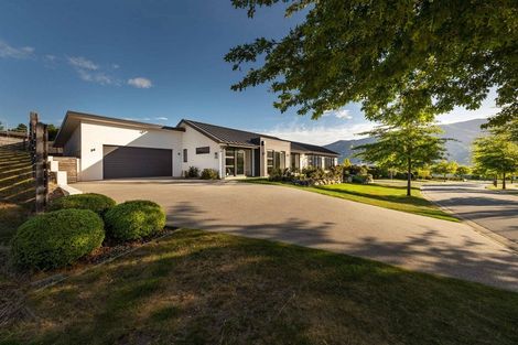 Photo of property in 1 Clearview Street, Wanaka, 9305