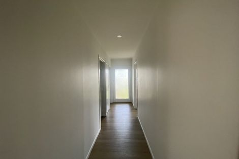 Photo of property in 18 Royal Arch Place, Rosehill, Papakura, 2113