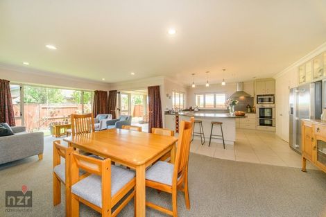 Photo of property in 3 Ron Place, Fitzherbert, Palmerston North, 4410