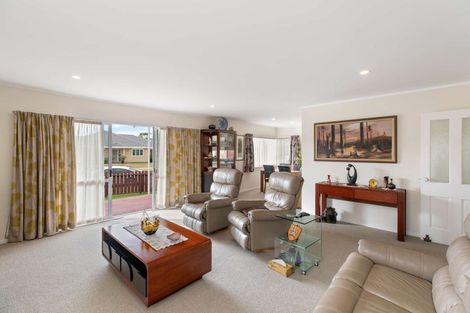 Photo of property in 75 Lakeside Drive, Orewa, 0931
