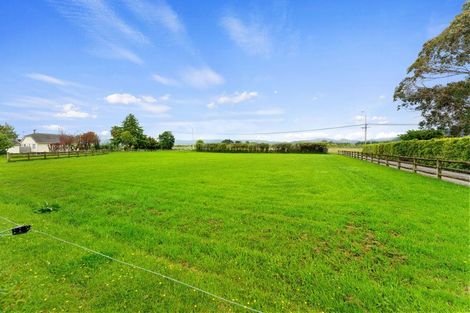 Photo of property in 921 State Highway 1, Te Horo, Otaki, 5581