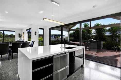 Photo of property in 6 Pebble Beach Court, Waiwhakaiho, New Plymouth, 4312