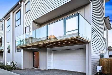 Photo of property in 16c Sheridan Drive, New Lynn, Auckland, 0600