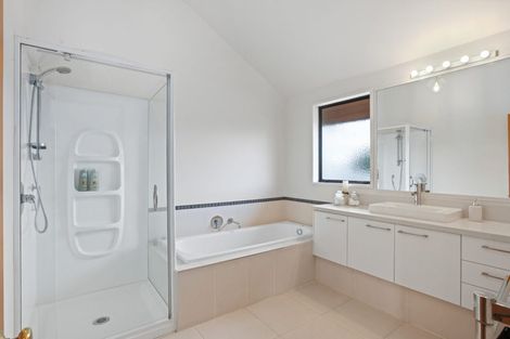 Photo of property in 1 Maygrove Drive, Orewa, 0931