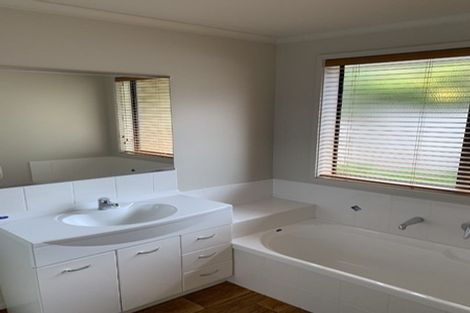 Photo of property in 10 Holcroft Place, Huntington, Hamilton, 3210