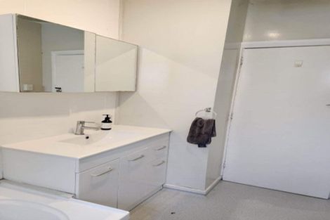 Photo of property in 3-5 Knoll Street, Island Bay, Wellington, 6023