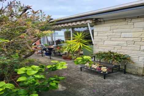 Photo of property in 82 Botany Road, Botany Downs, Auckland, 2010