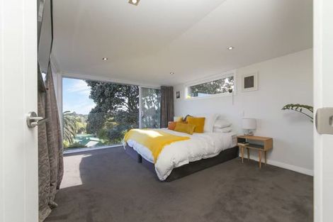 Photo of property in 124 Golf Road, New Lynn, Auckland, 0600