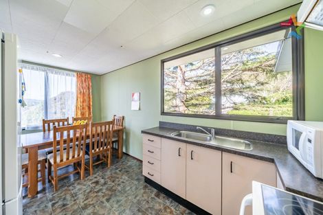 Photo of property in 1 Mcmanaway Grove, Stokes Valley, Lower Hutt, 5019