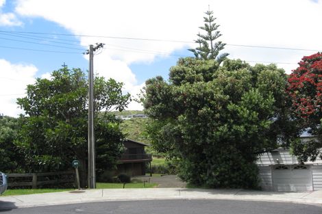 Photo of property in 18 Ngatira Road, Muriwai, Waimauku, 0881