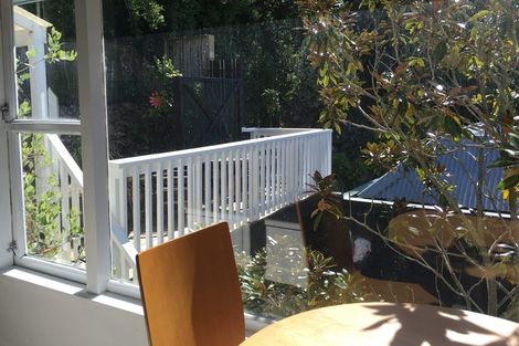 Photo of property in 147 Breaker Bay Road, Breaker Bay, Wellington, 6022