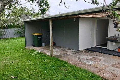 Photo of property in 17 Crispe Road, Clarks Beach, 2122