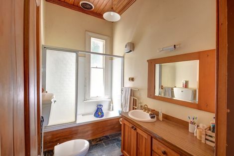 Photo of property in 84 Bank Street, Dalmore, Dunedin, 9010