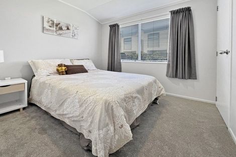 Photo of property in 15 Hocken Place, Mangere Bridge, Auckland, 2022
