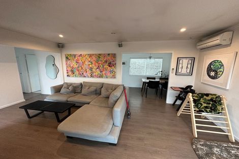 Photo of property in 3 Sispara Place, Beach Haven, Auckland, 0626