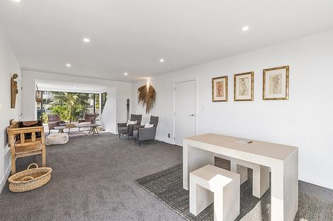 Photo of property in 10 The Crescent, Tindalls Beach, Whangaparaoa, 0930